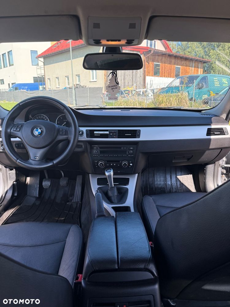 BMW Seria 3 318d - 15