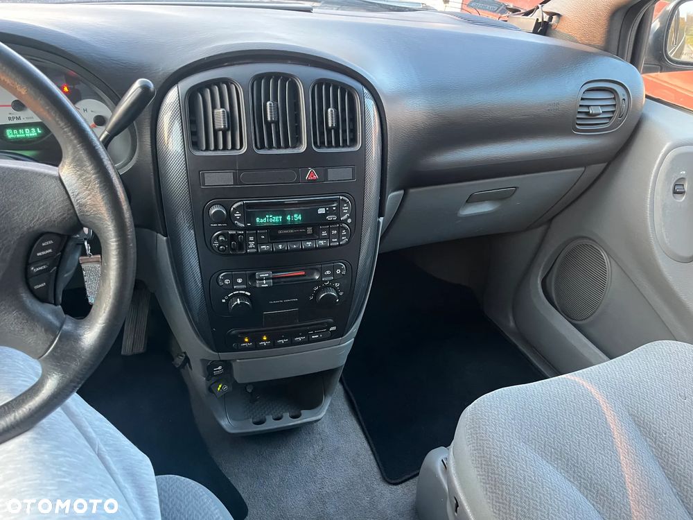 Dodge Caravan - 11