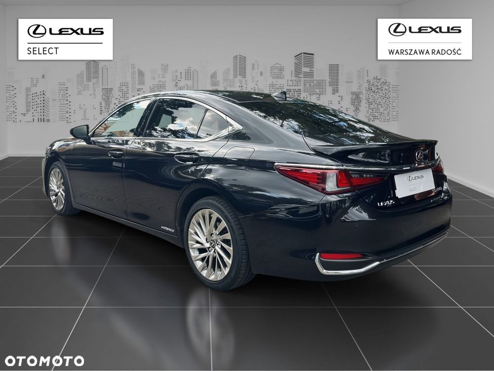 Lexus ES 300h Business Edition - 4