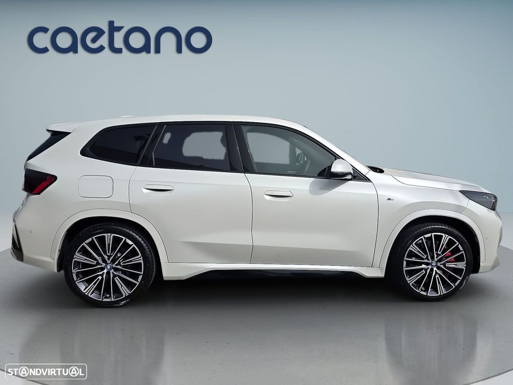 BMW iX1 eDrive20 Pack Desportivo M Pro - 4