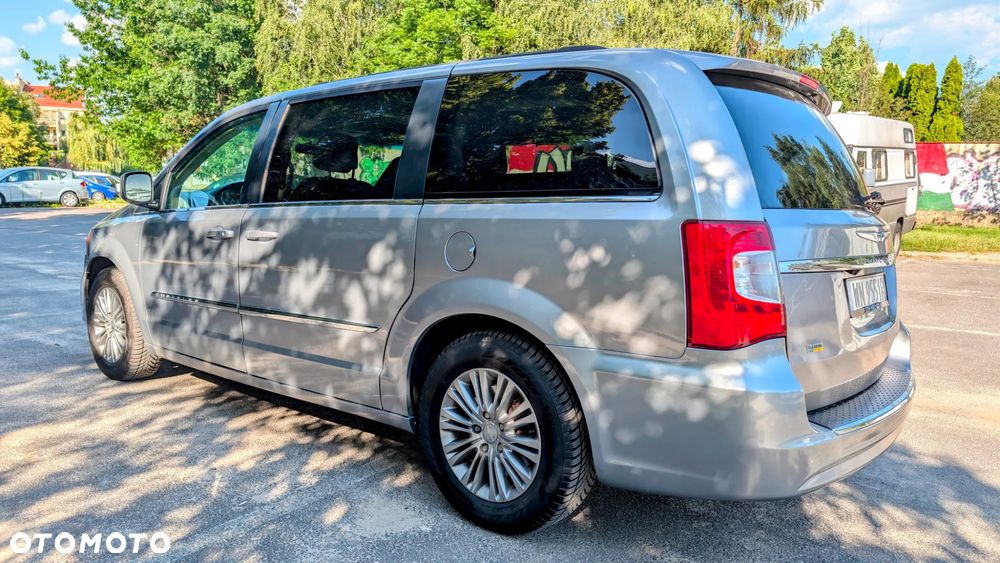 Chrysler Town & Country 3.6 Touring - 14