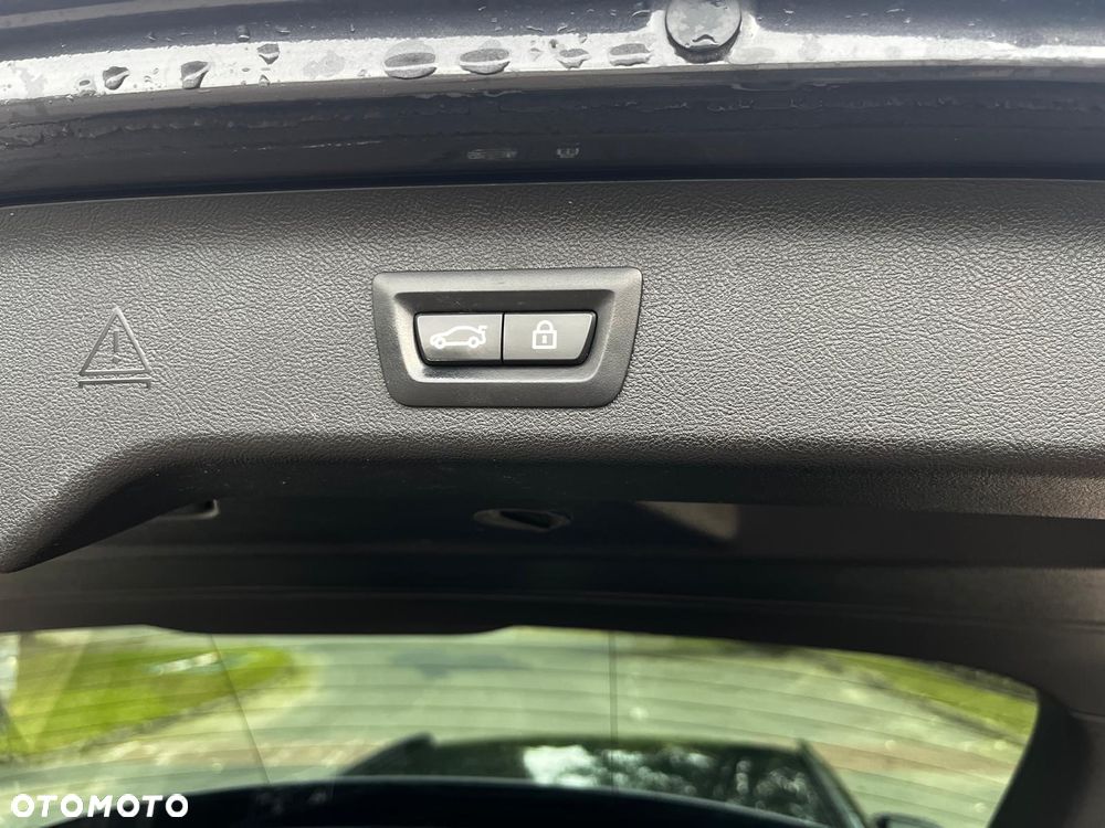 BMW Seria 5 520d M Sport Edition - 12