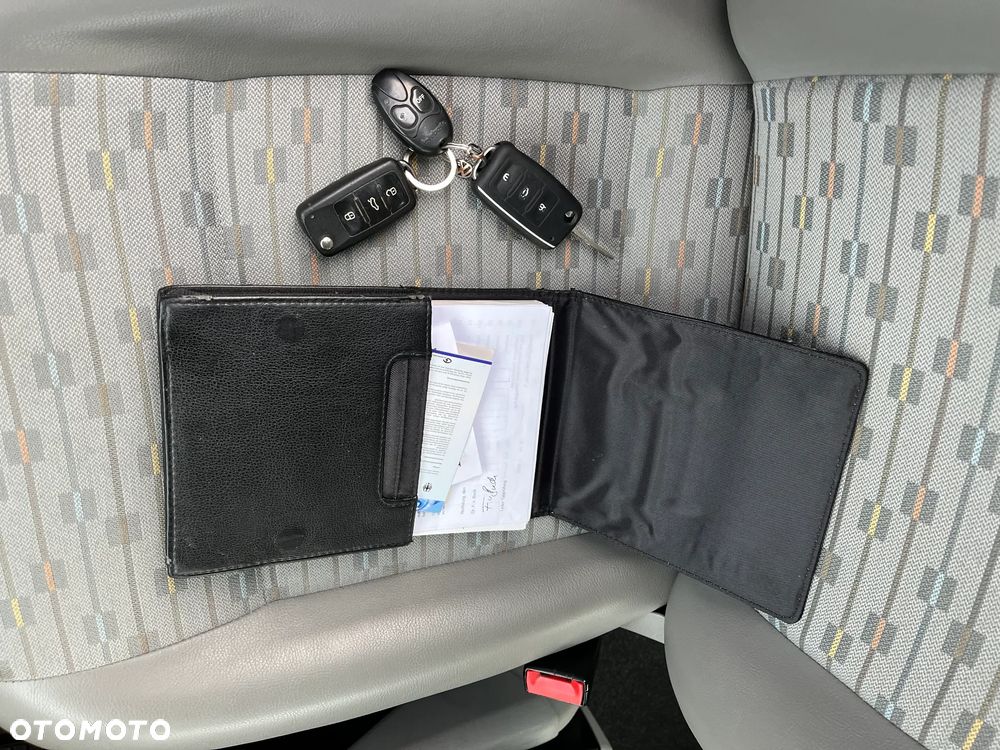 Volkswagen Caravelle - 27