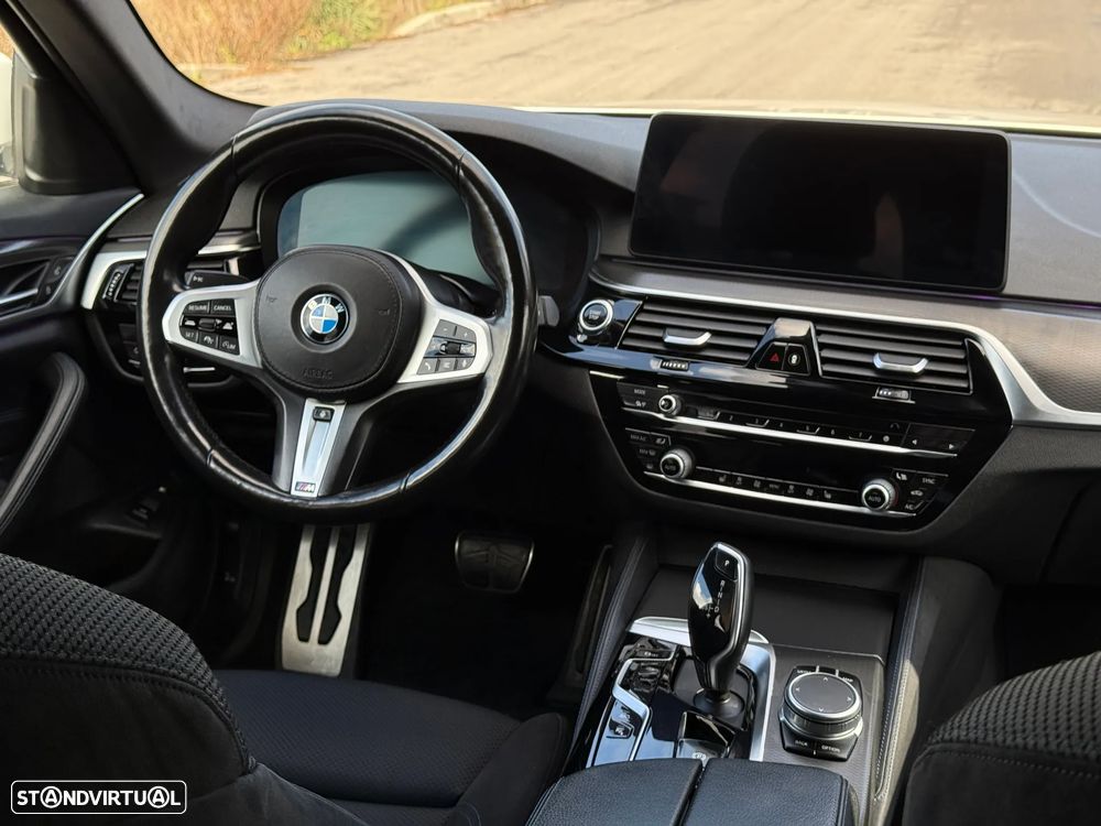 BMW 530 e Pack Desportivo M - 31