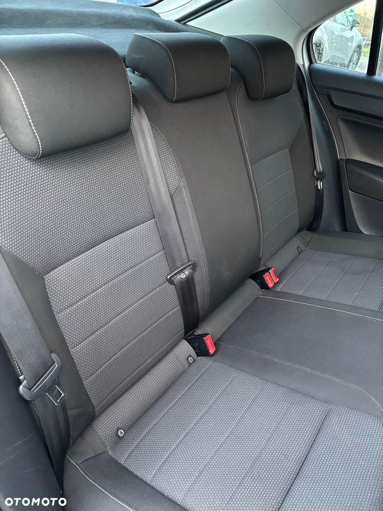 Skoda RAPID 1.6 TDI DPF Ambition - 17