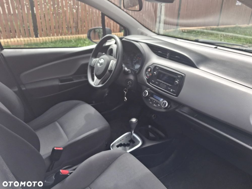 Toyota Yaris Hybrid 100 Active - 19