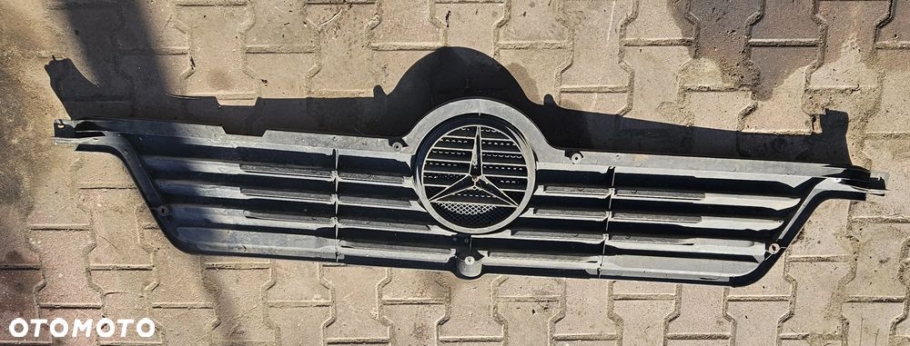 MASKA ATRAPA GRILL MERCEDES ATEGO - 5