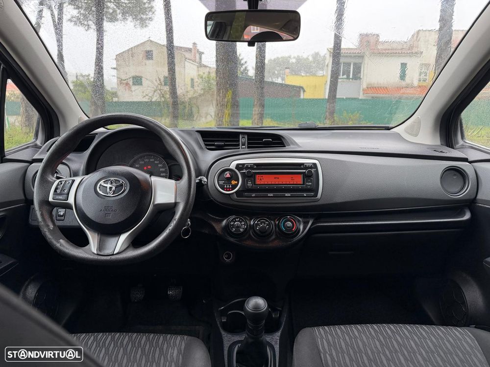 Toyota Yaris 1.0 VVT-i Comfort c/ Design-Pack - 14