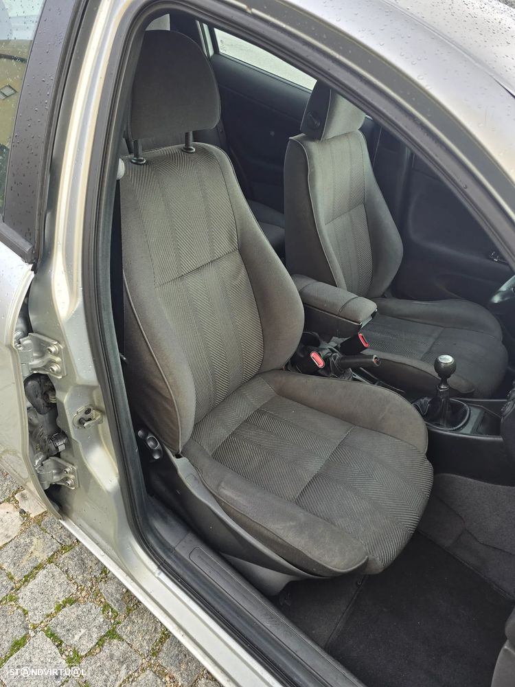 Alfa Romeo 147 1.9 JTD Plus - 4