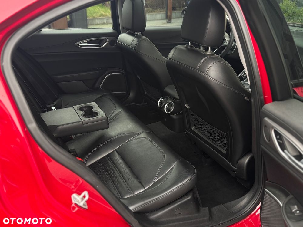 Alfa Romeo Giulia 2.0 Turbo 16V AT8 Veloce Ti - 17