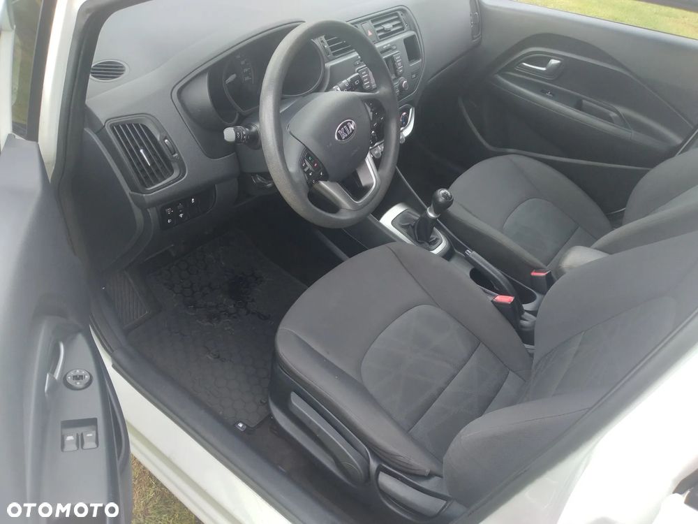 Kia Rio - 5