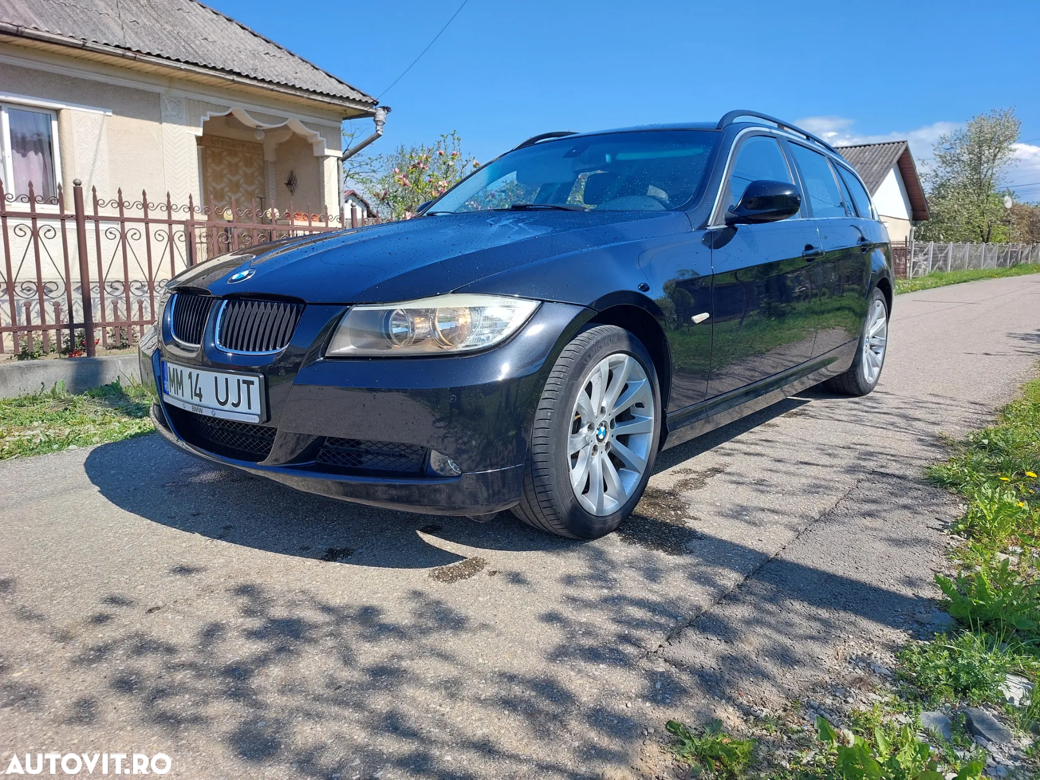 BMW Seria 3 320d DPF Touring Aut. - 36