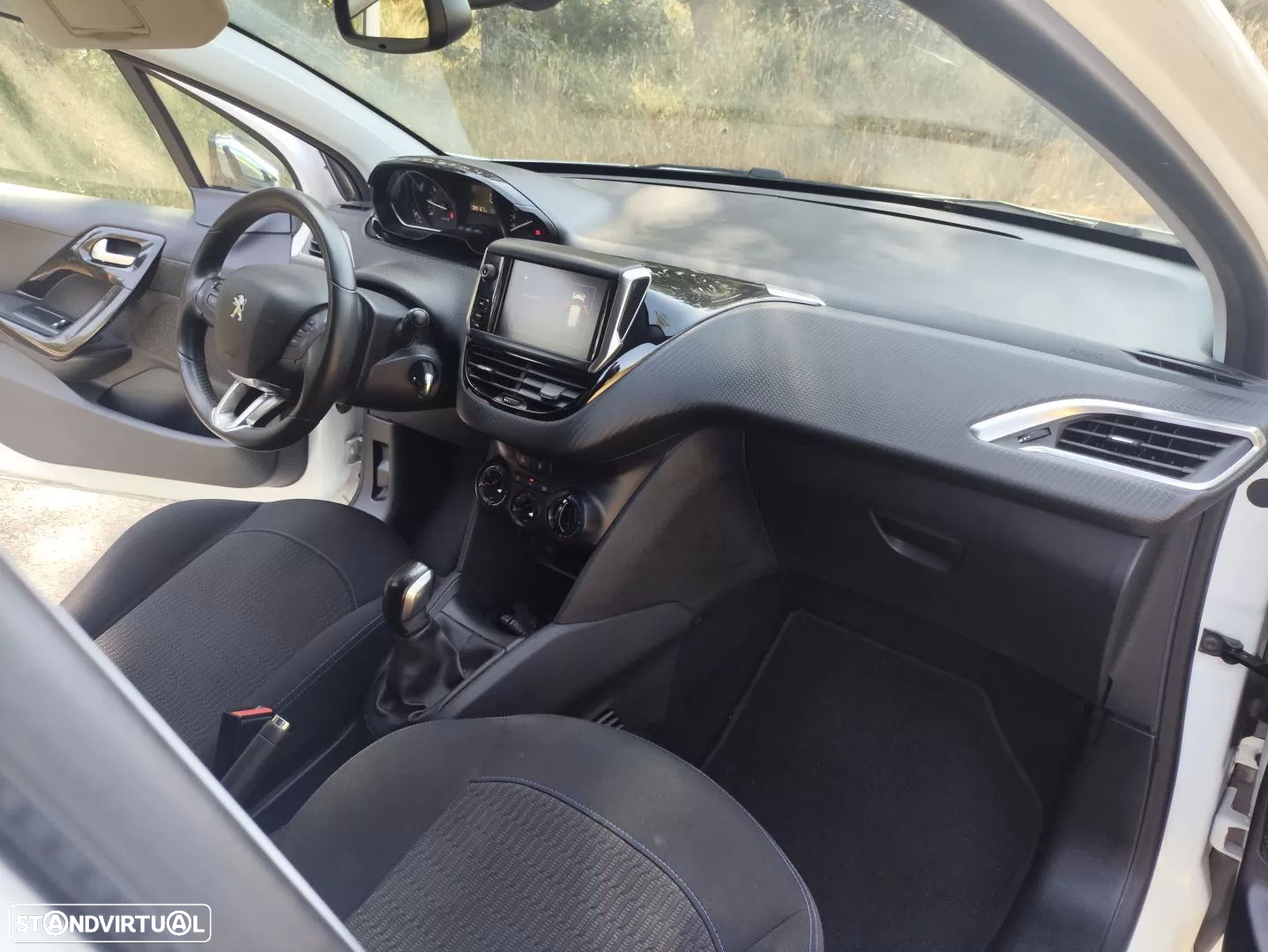 Peugeot 208 1.2 PureTech Signature - 17