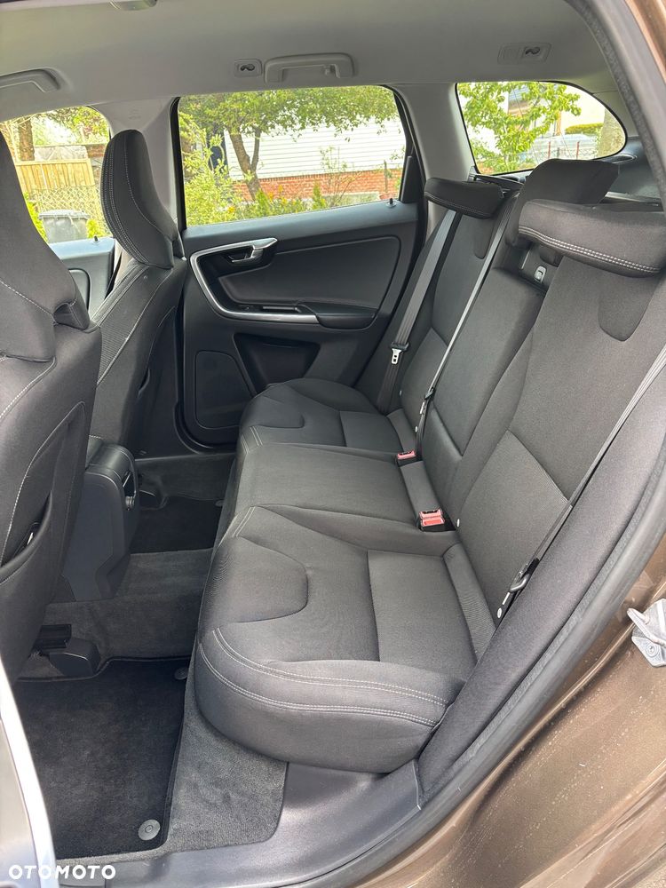 Volvo XC 60 D4 Momentum Pro - 27