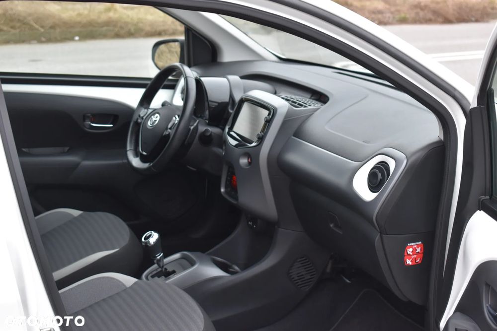 Toyota Aygo x.shift x-play connect - 14