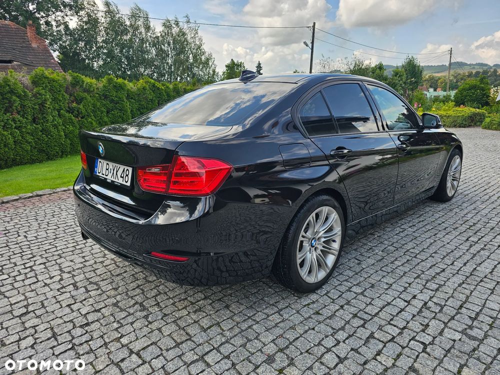 BMW Seria 3 328i xDrive Sport Line - 7
