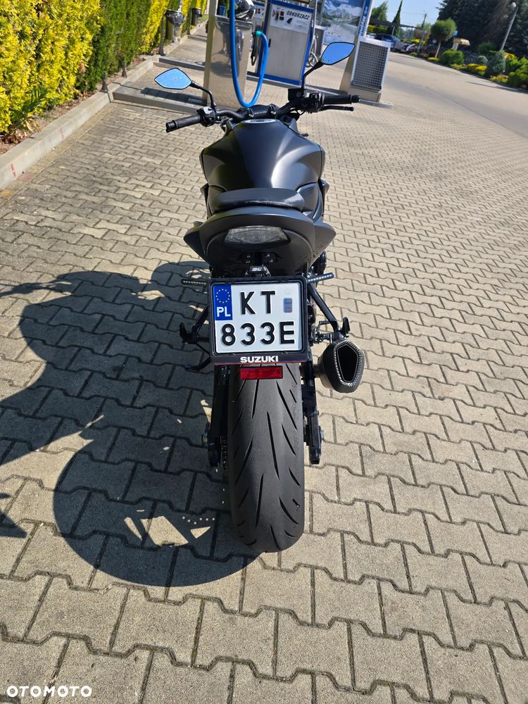 Suzuki GSX - 11