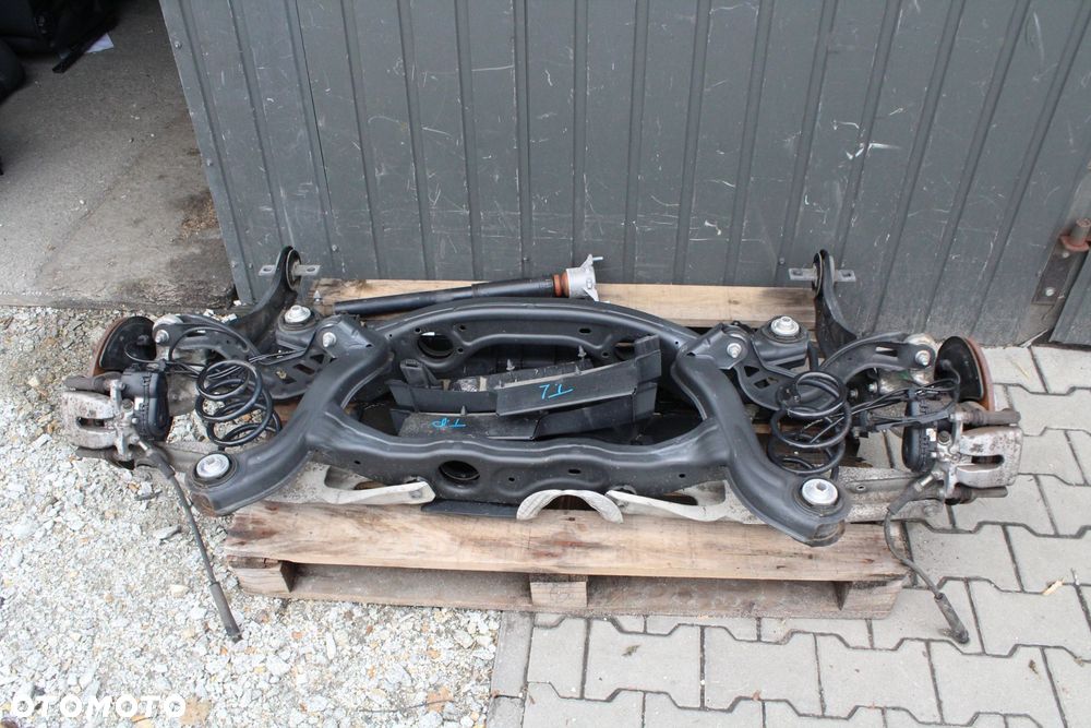 Mercedes CLA W117 zawieszenie belka tył 2463504301 - 1