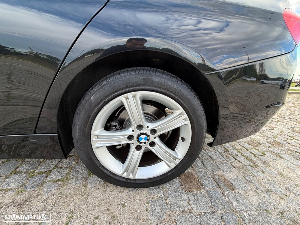 BMW 320 d Auto Exclusive - 17