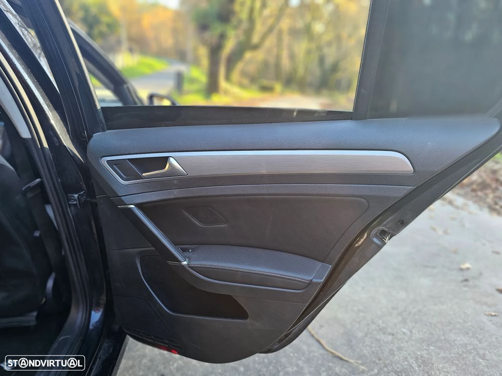 VW Golf 1.6 TDi R-Line - 23