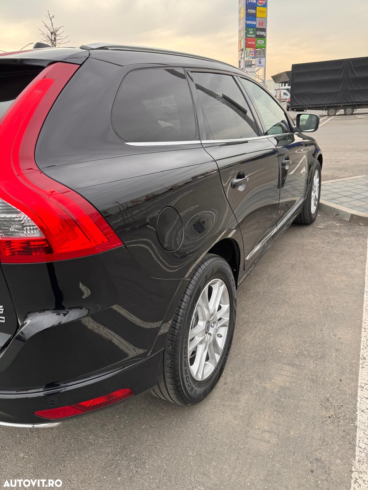 Volvo XC 60 D5 AWD Aut. RDesign - 4