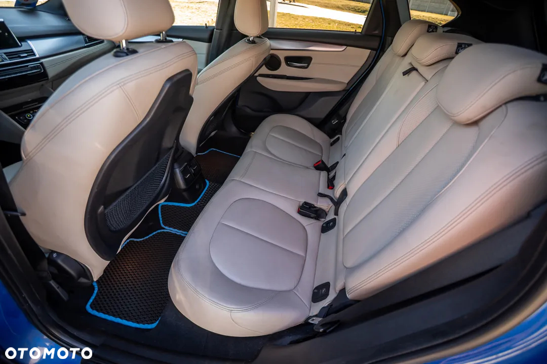 BMW Seria 2 218d - 35