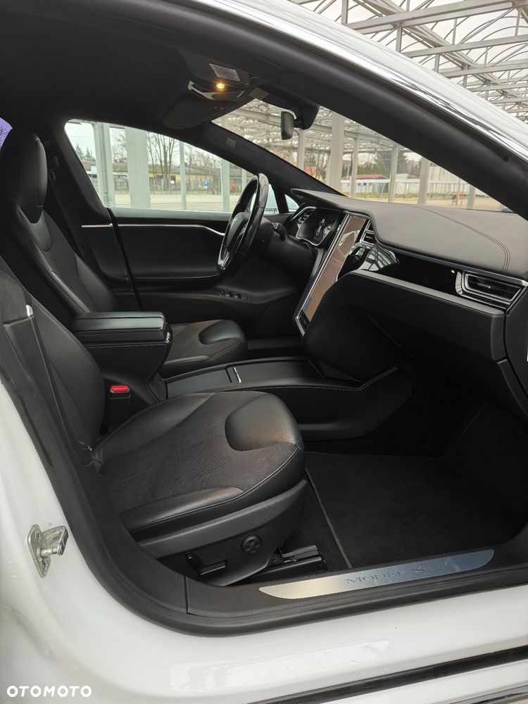 Tesla Model S - 10