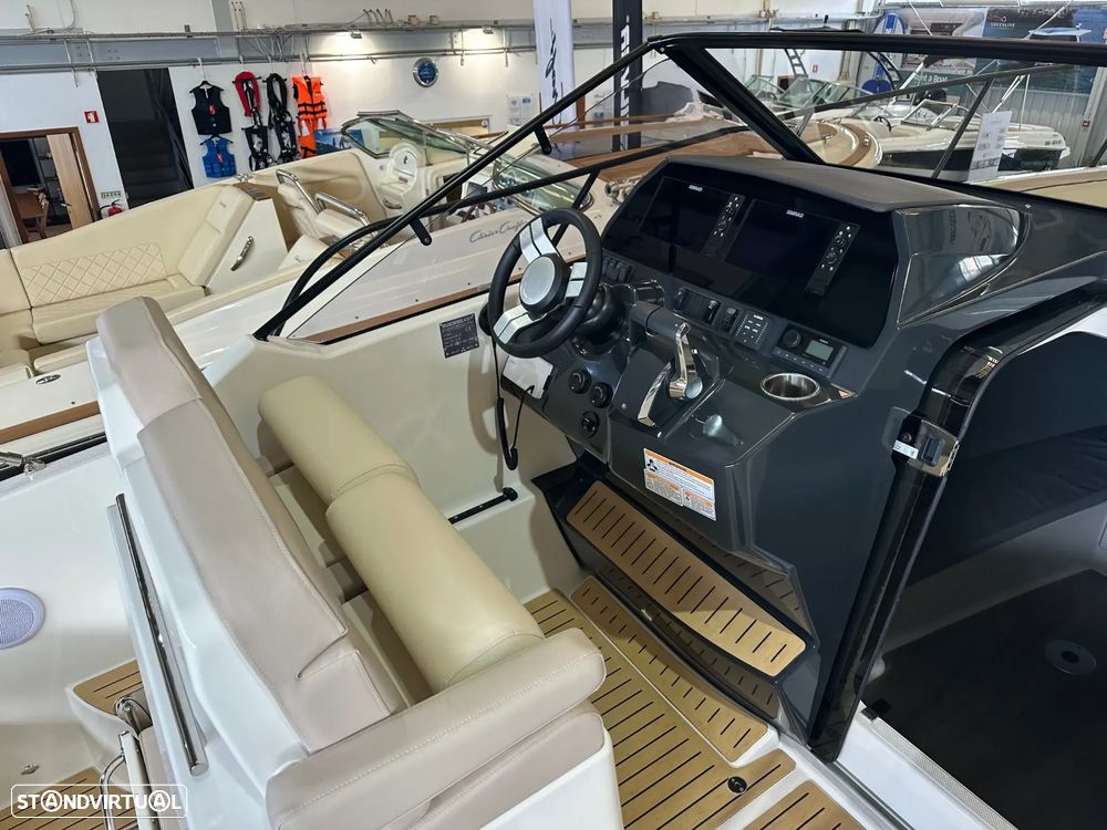 Quicksilver Activ 875 Sundeck - 31