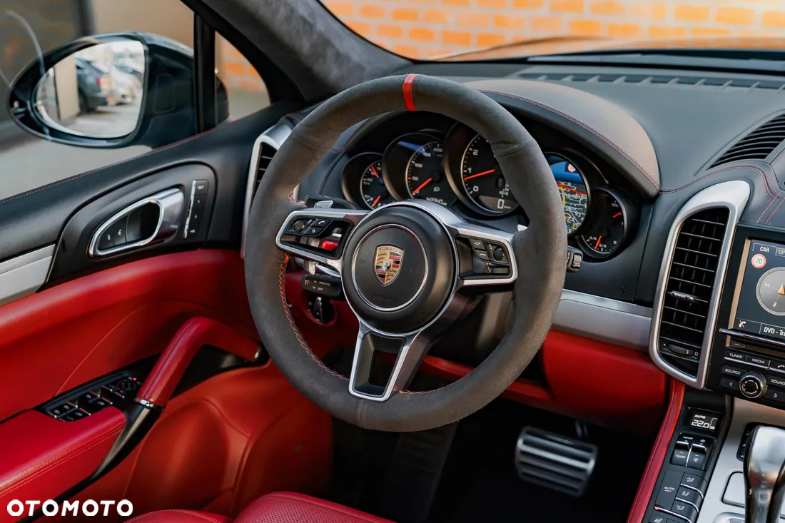 Porsche Cayenne GTS - 17