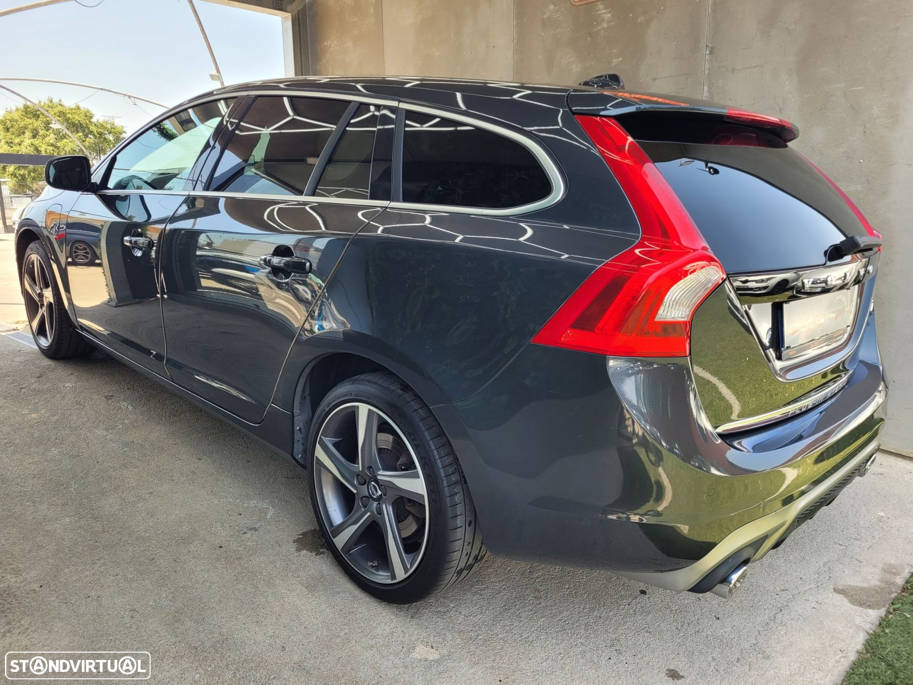 Volvo V60 2.4 D6 R-Design AWD Phev - 42