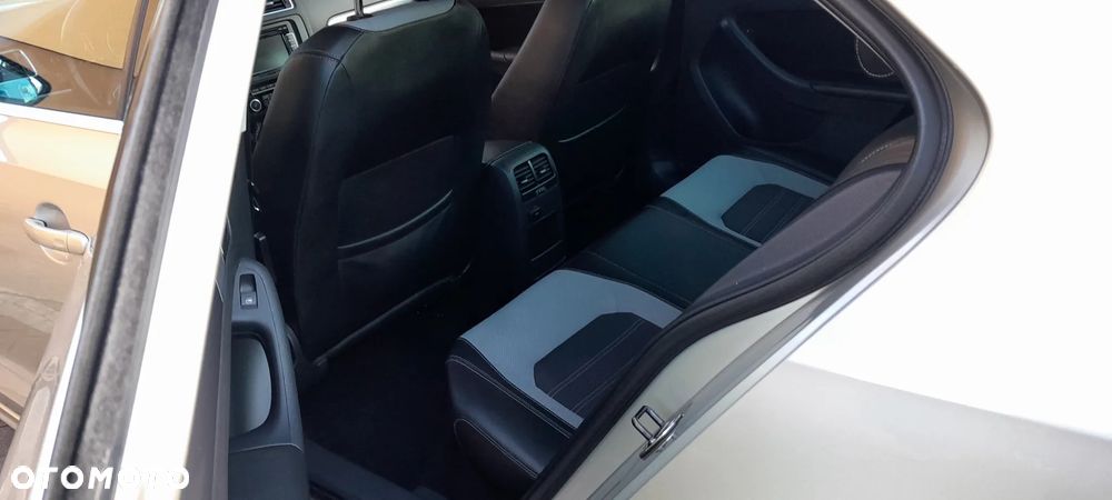 Volkswagen Jetta 2.0 TSI Highline DSG - 14