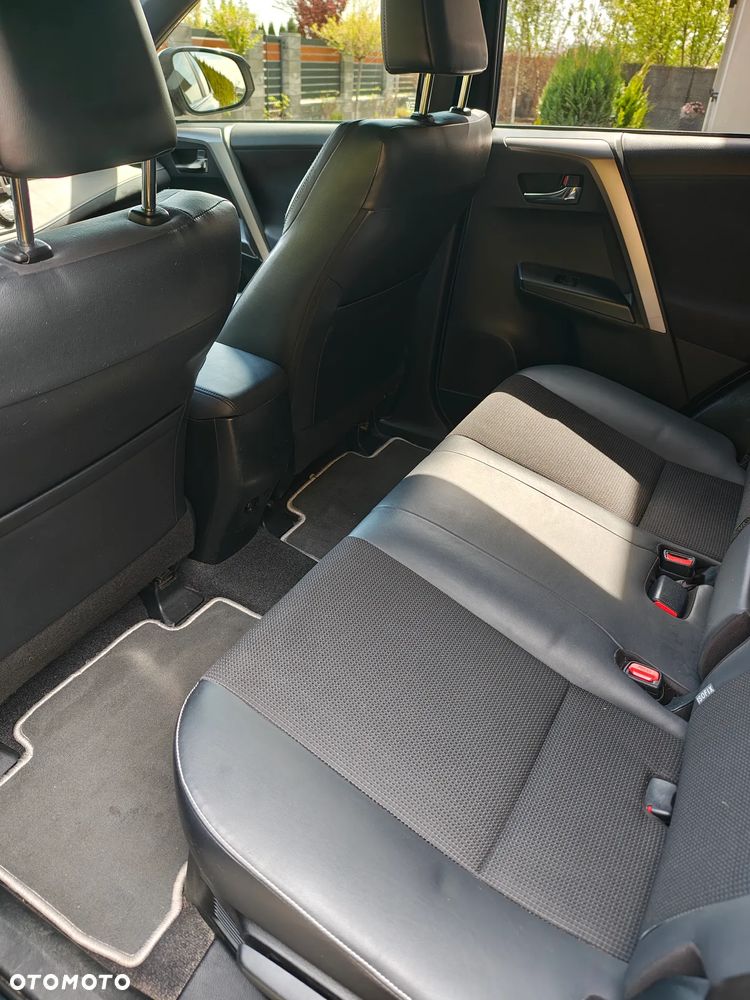 Toyota RAV4 Hybrid Premium 4x2 - 16