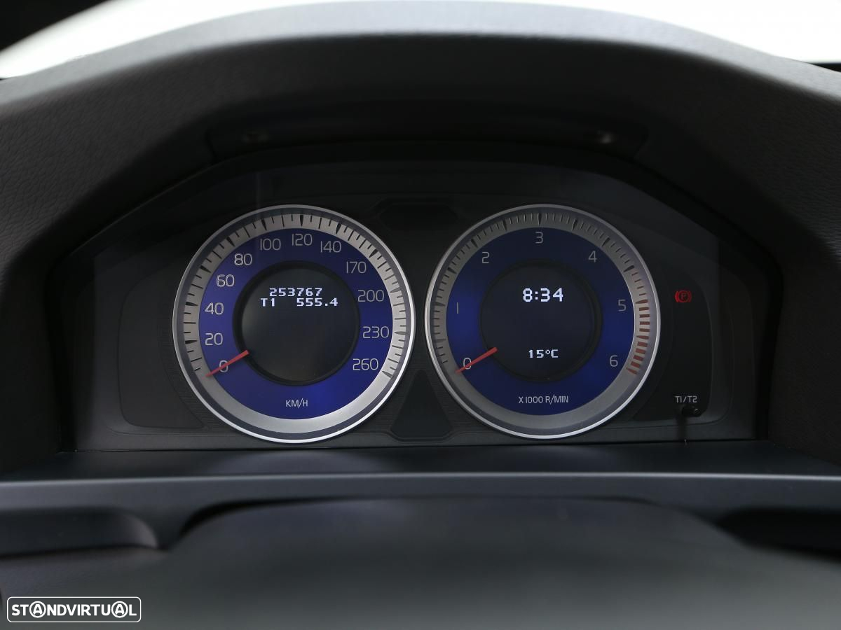 Volvo V60 2.0 D3 R-Design - 19