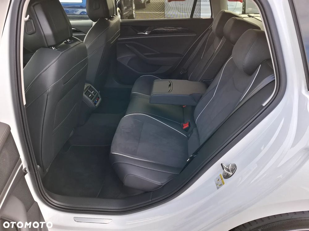 Volkswagen Passat Variant 2.0 TDI SCR DSG Elegance - 12