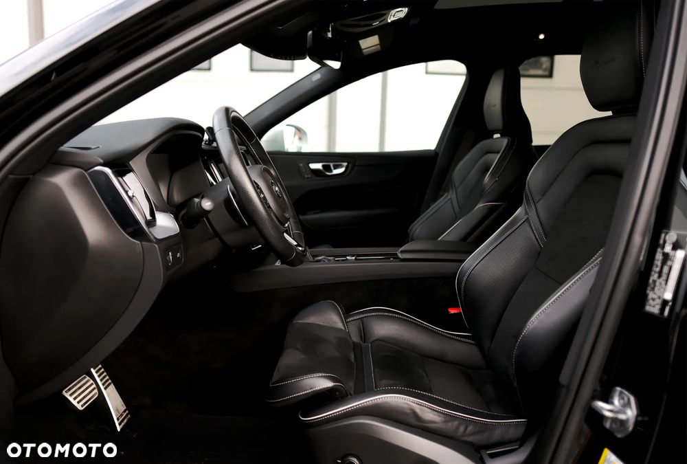 Volvo XC 60 T6 AWD Geartronic RDesign - 16