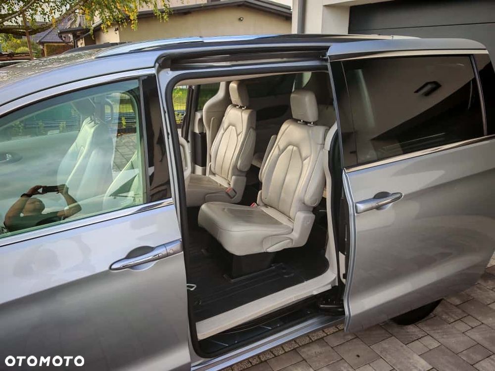 Chrysler Pacifica - 28