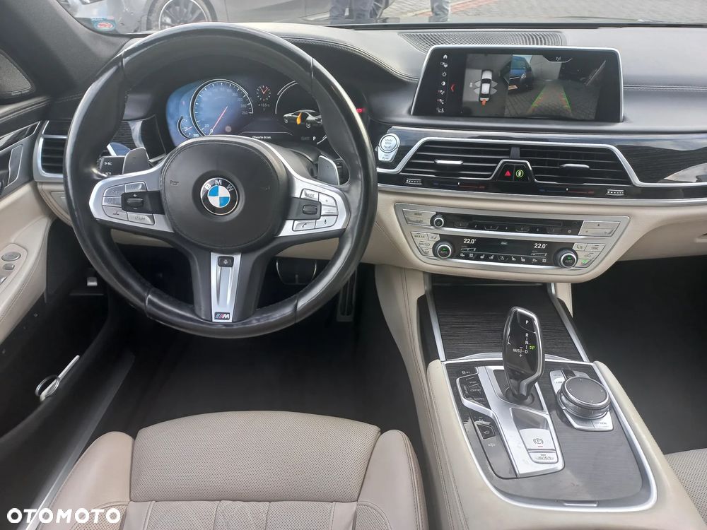 BMW Seria 7 750i xDrive - 19
