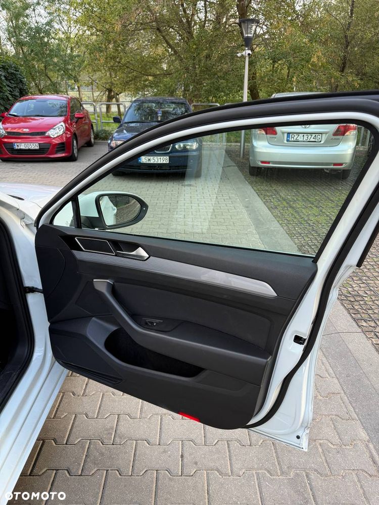Volkswagen Passat 2.0 TSI Business DSG - 17