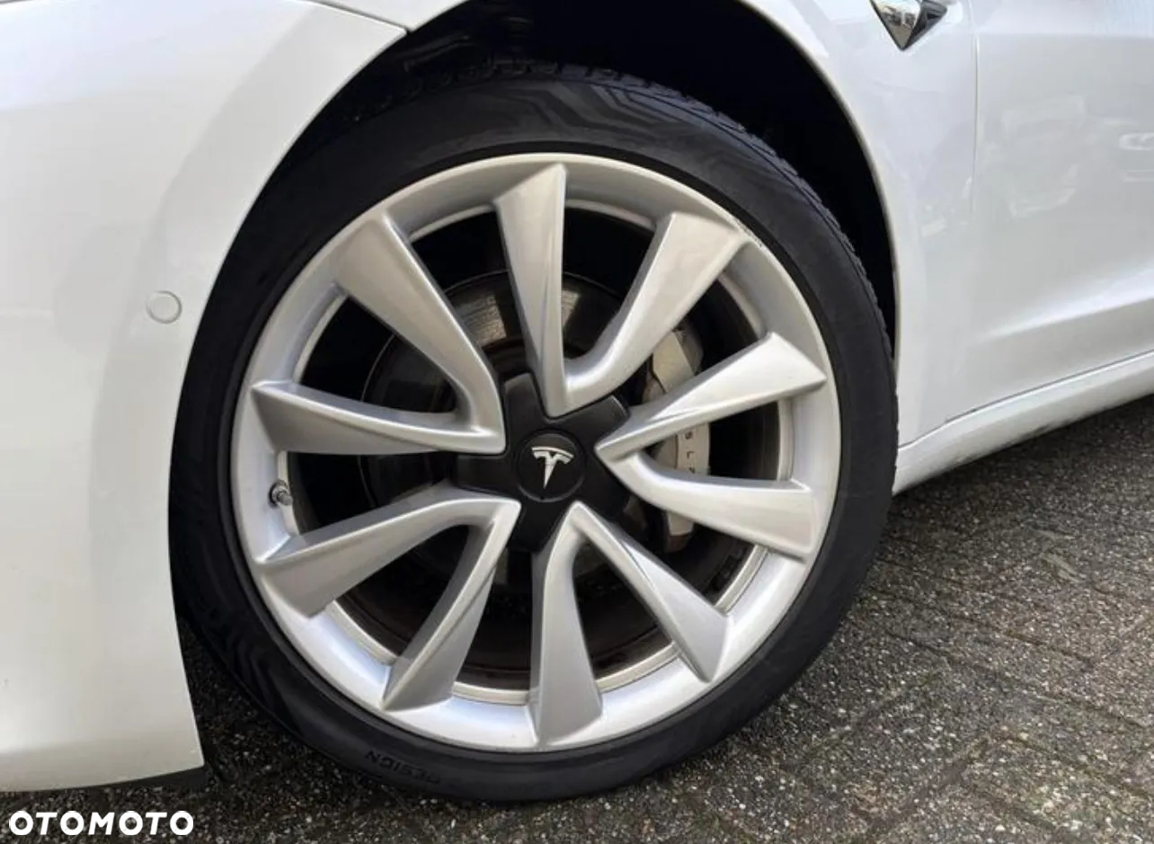 Tesla Model 3 Standard Reichweite Plus Hinterradantrieb - 39