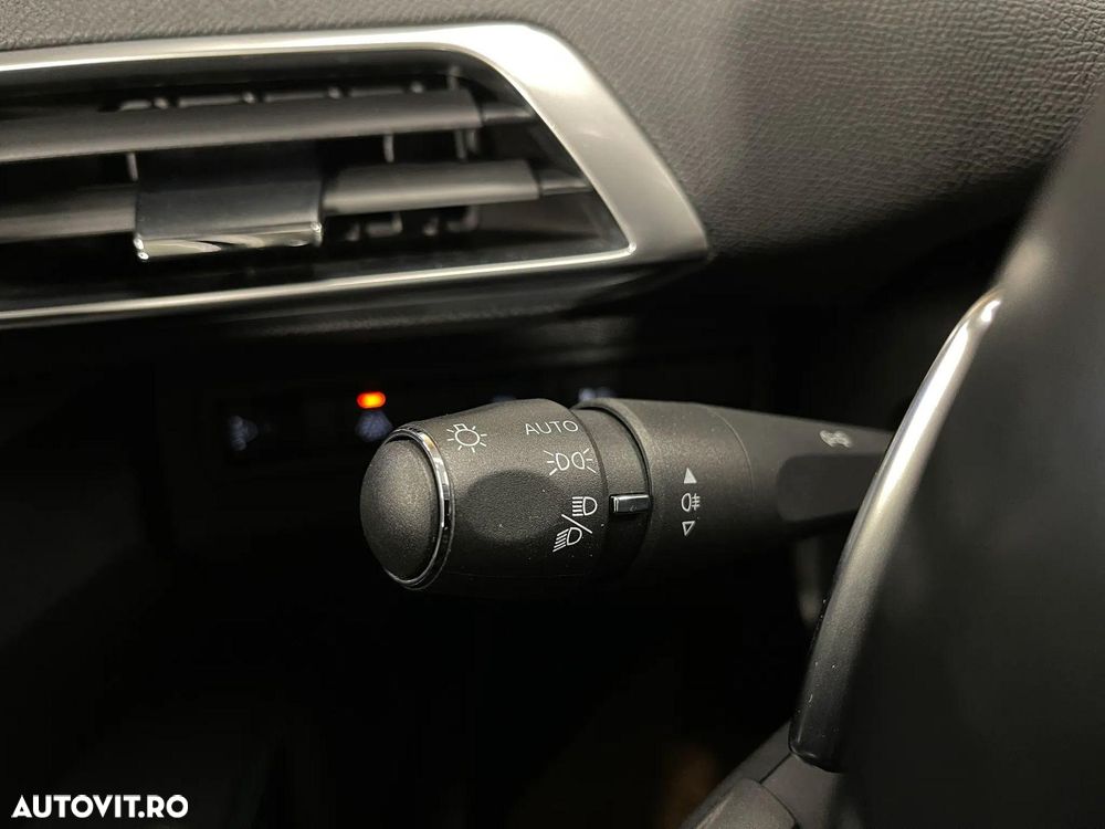 Peugeot 3008 225 e-EAT8 Allure Pack - 28