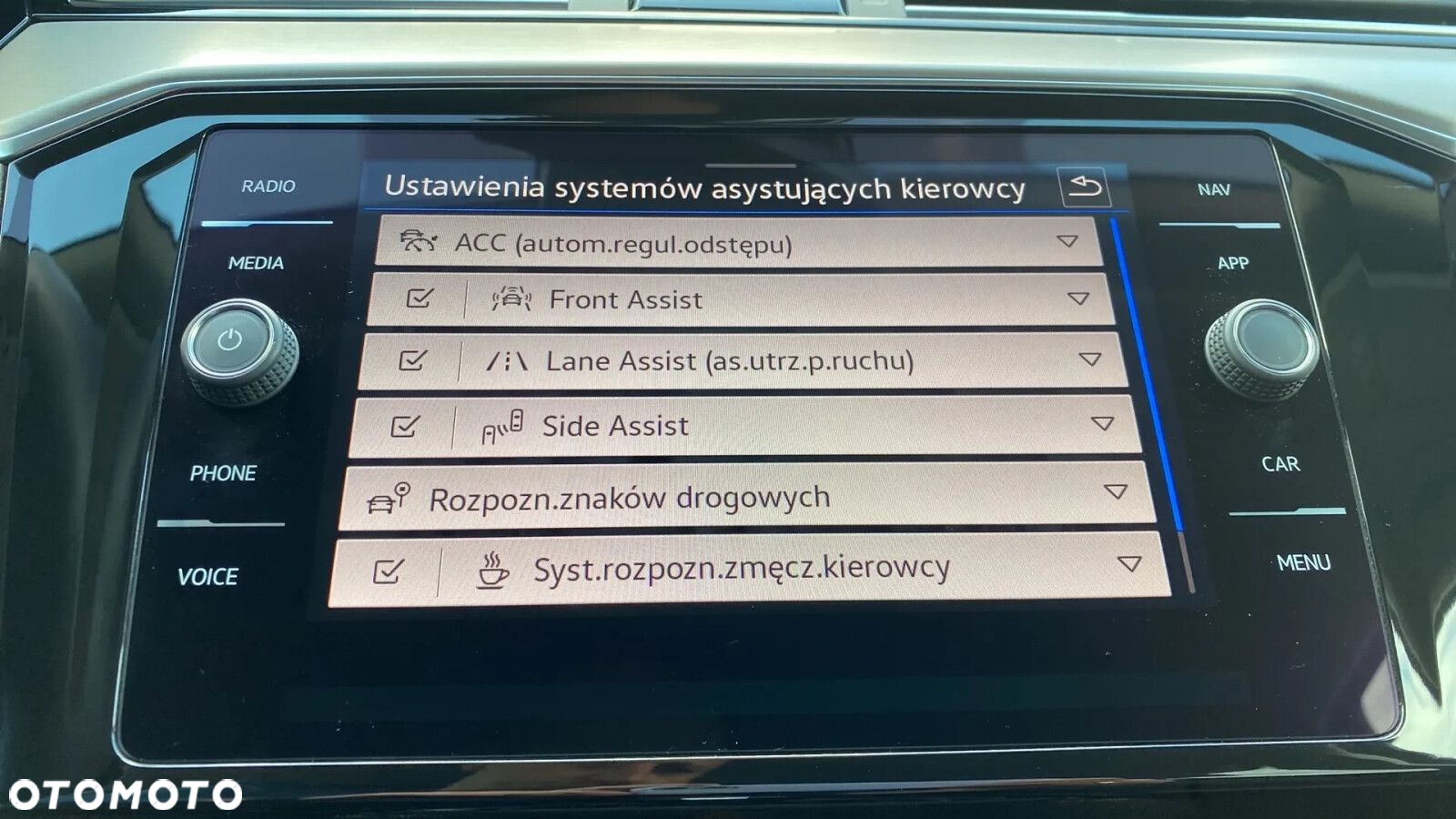 Volkswagen Passat - 33