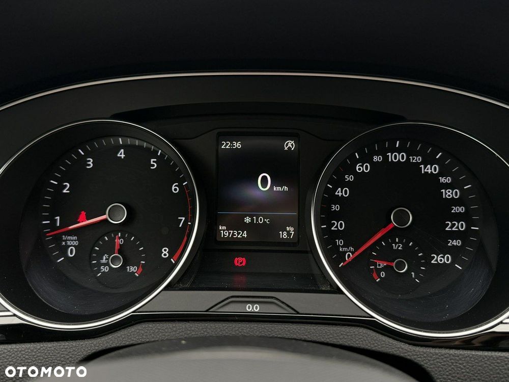 Volkswagen Passat - 22