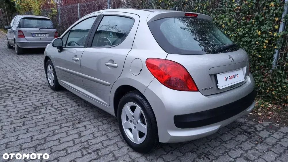 Peugeot 207 1.4 16V Presence - 11