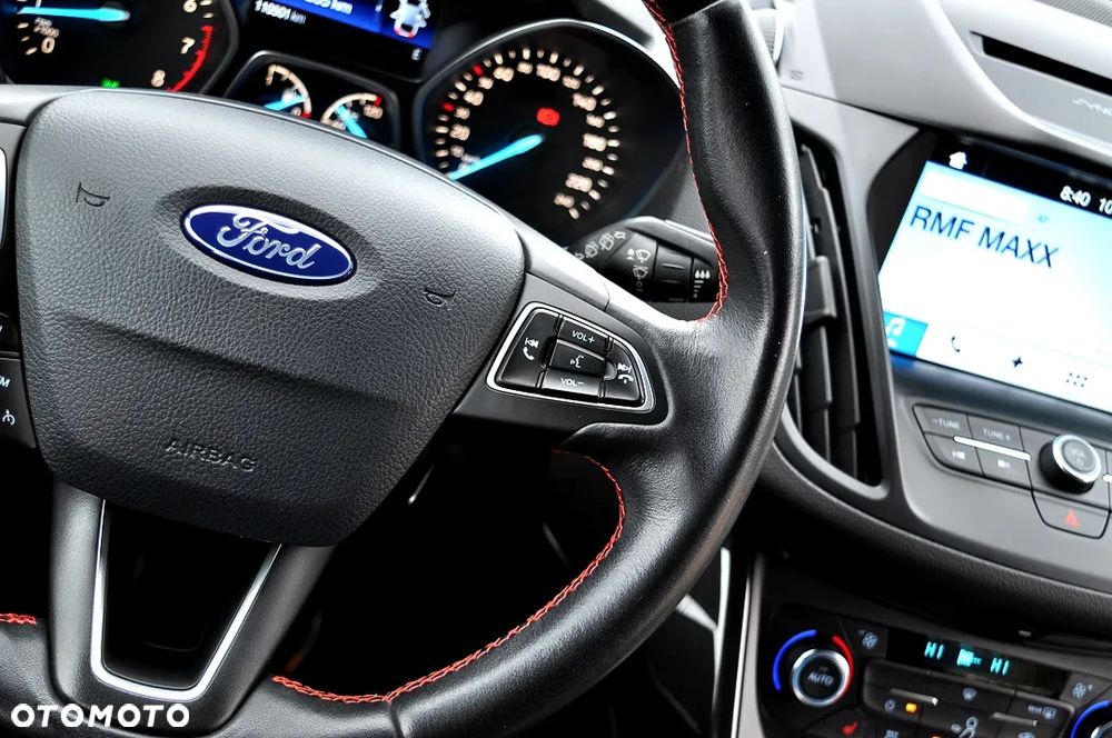 Ford Kuga 1.5 EcoBoost 2x4 ST-Line - 26