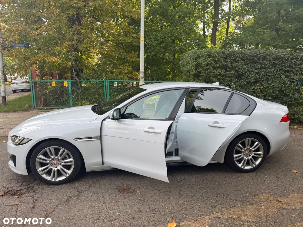 Jaguar XE 2.0 D R-Sport - 2
