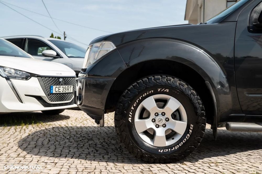 Nissan Navara 2.5 dCi CD Pilot Hi-Tech - 10