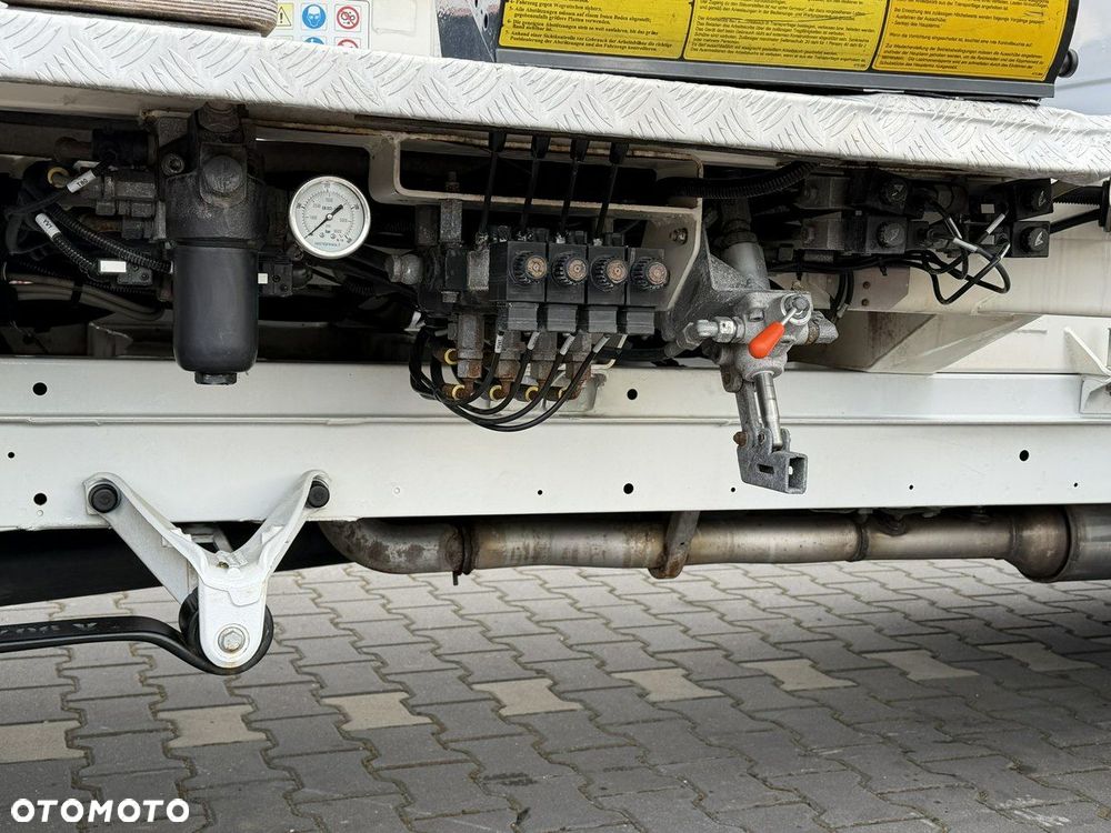 Mercedes-Benz Sprinter - 15