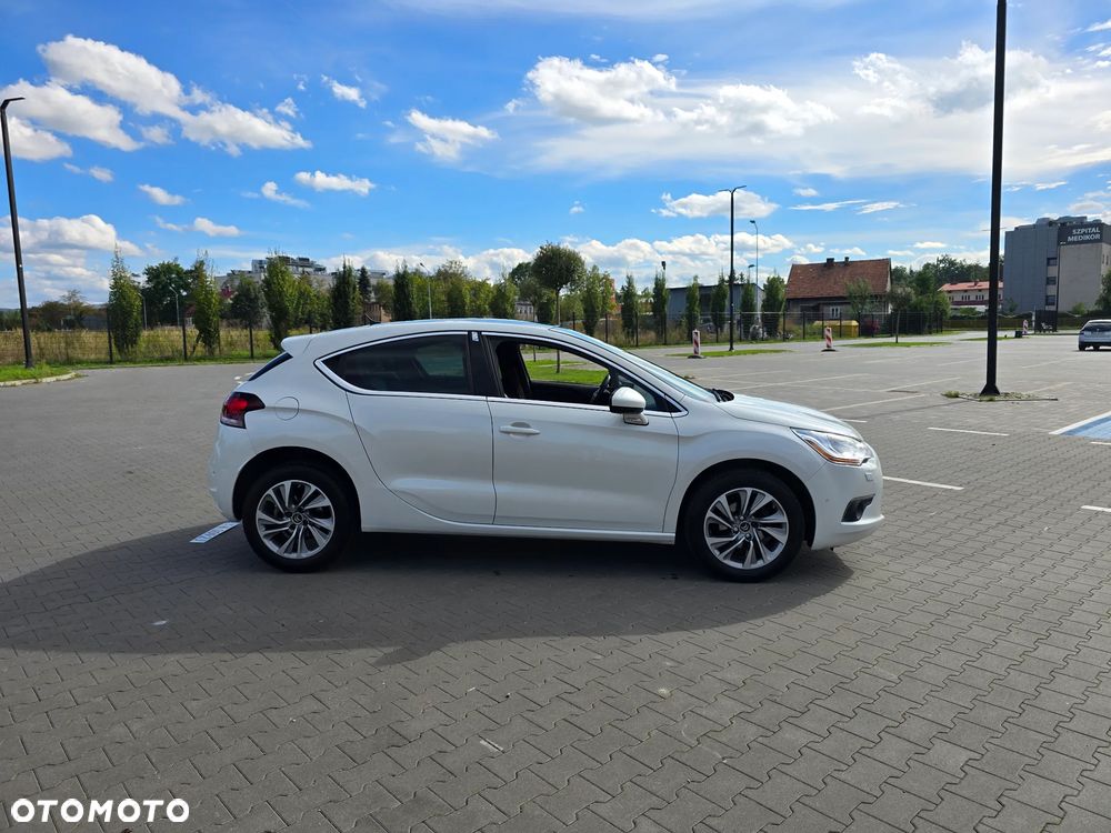 Citroën DS4 e-HDi 115 ETG6 Urban Show - 38