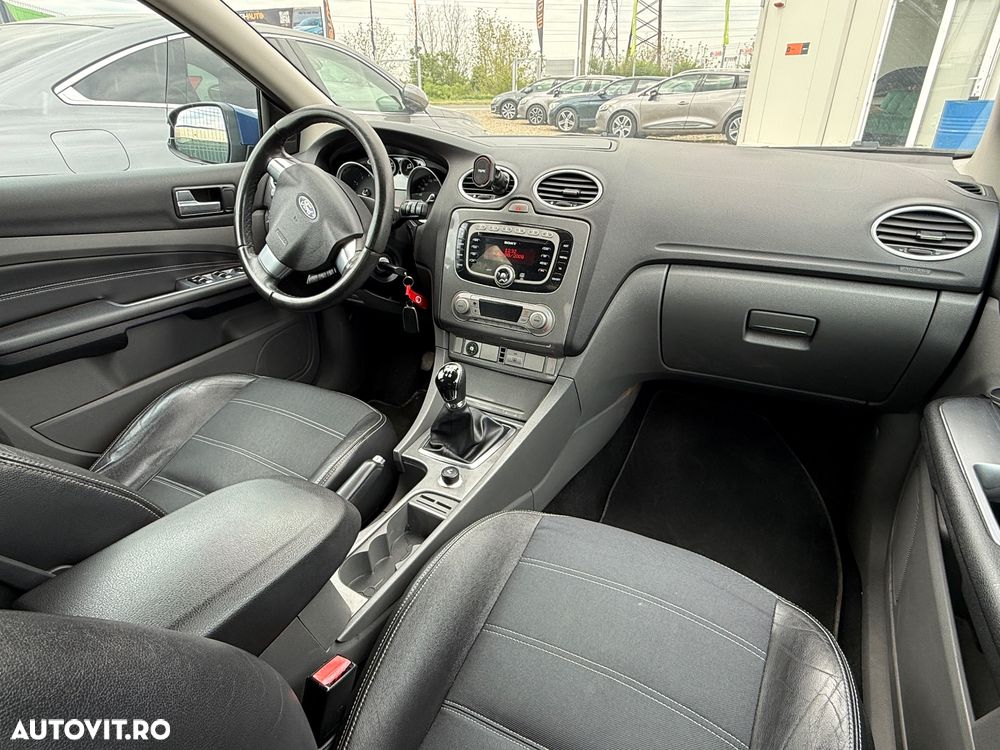 Ford Focus 2.0 Ghia - 7