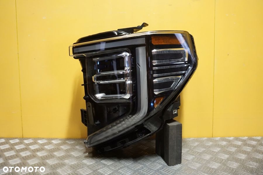 GMC SIERRA 1500 2022 - REFLEKTOR LAMPA PRZÓD LED LEWA SREBRNA USA - 1